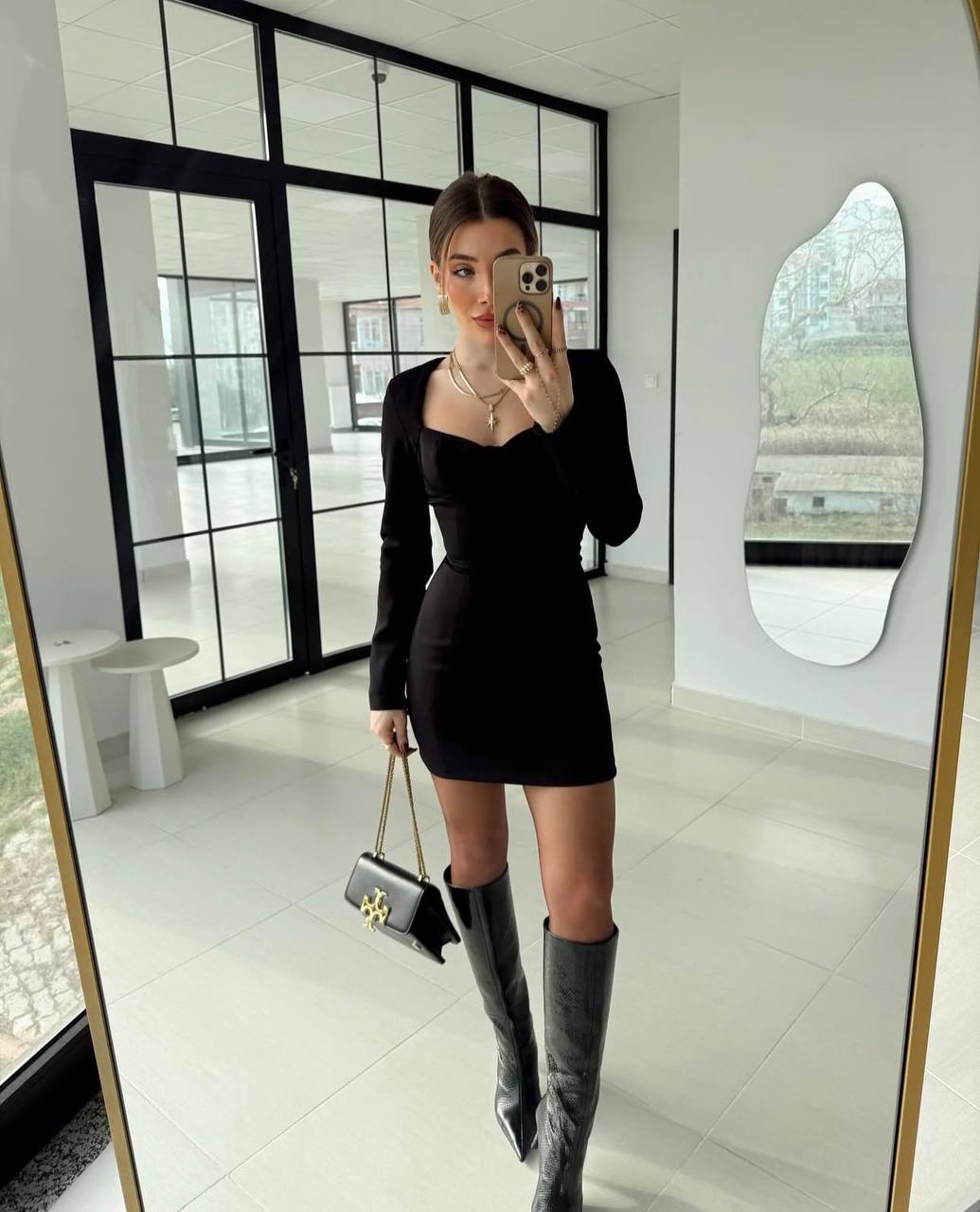 Schwarzes Minikleid mit langen Ärmeln – Eleganz mit Herzausschnitt