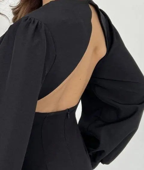 Elegantes schwarzes Abendkleid mit Rückenausschnitt Fame